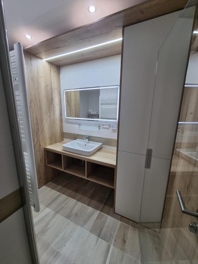Apartman Nerudovka D 104, Finska Sauna, Garazove Stani Loucna pod Klinovcem Exterior photo